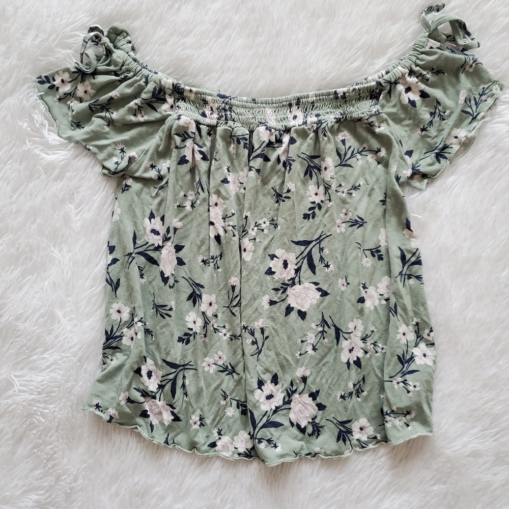 American Eagle top